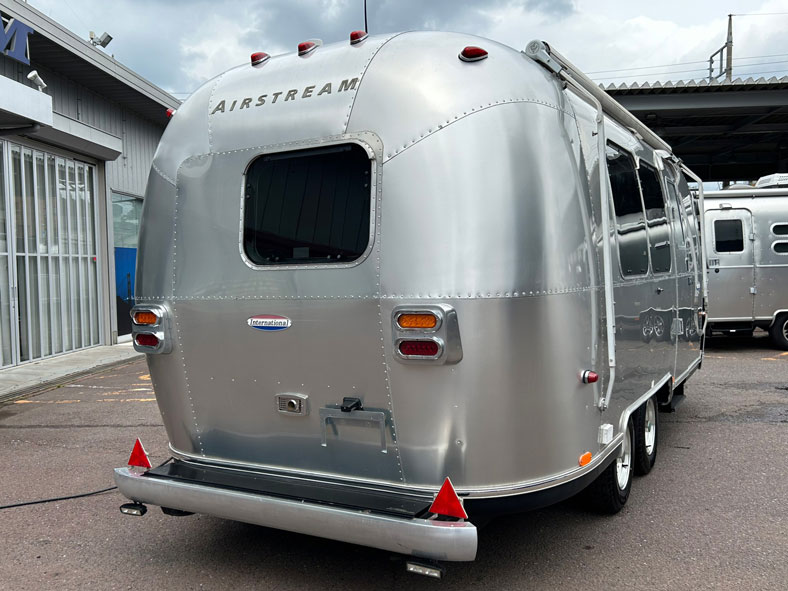 エアストリーム　1/18ダイキャストモデル　24時間以内発送 Amazon | エアストリーム(Airstream)トレーラー キャンピングカー 1/18